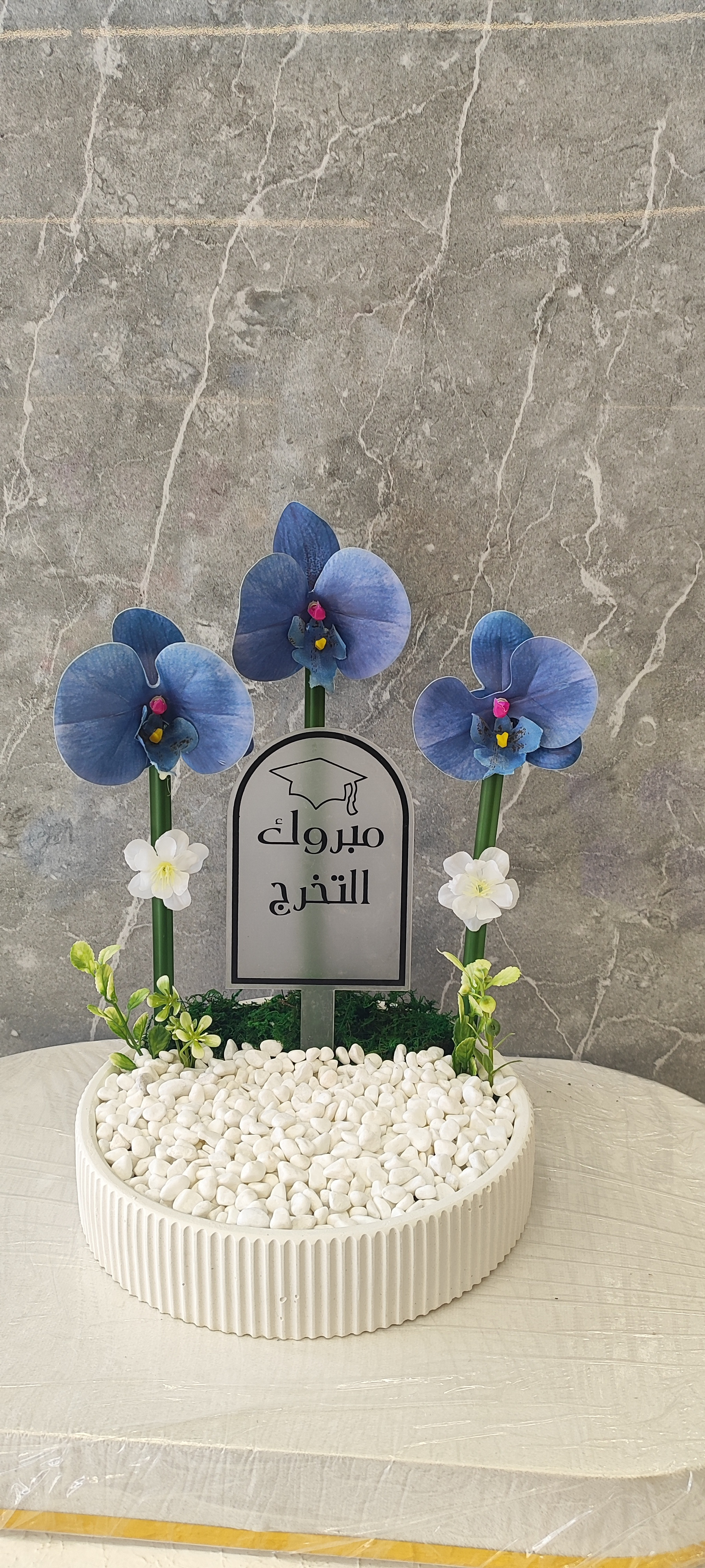 فازة ورد صناعي